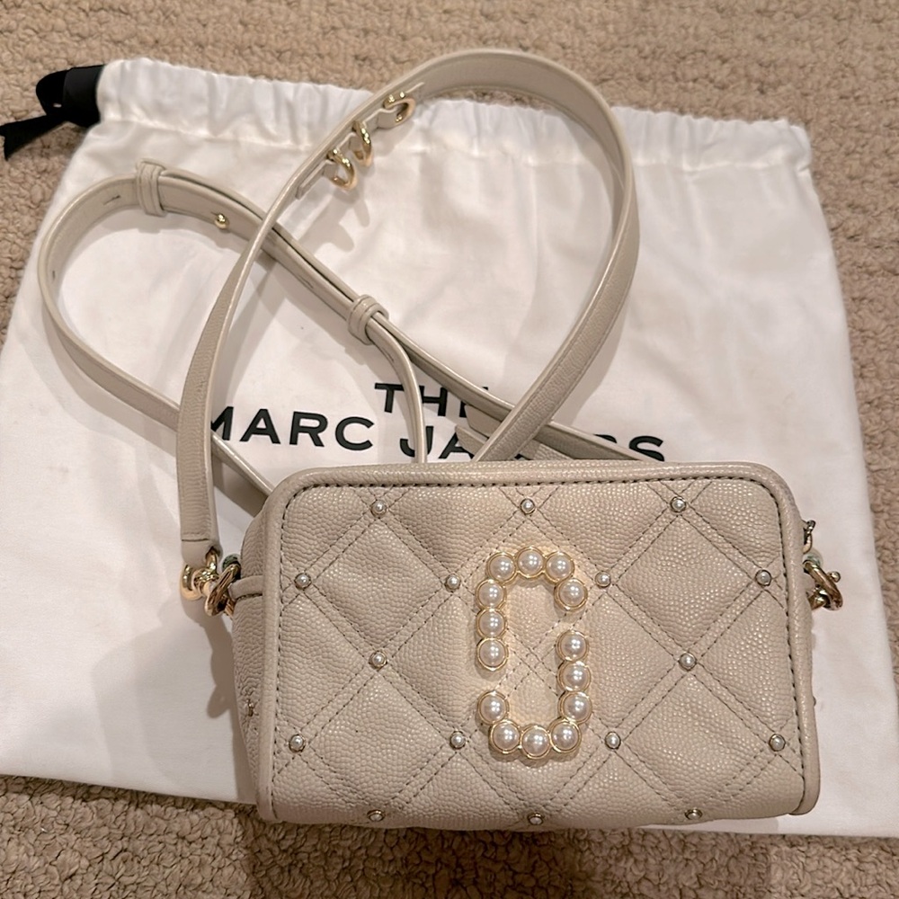 Marc Jacobs The Softshot Pearl 17 Small Leather Crossbody